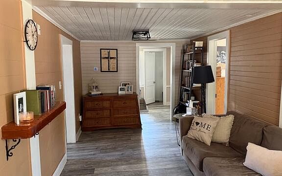 3rd image of 201 Garbon Dr
