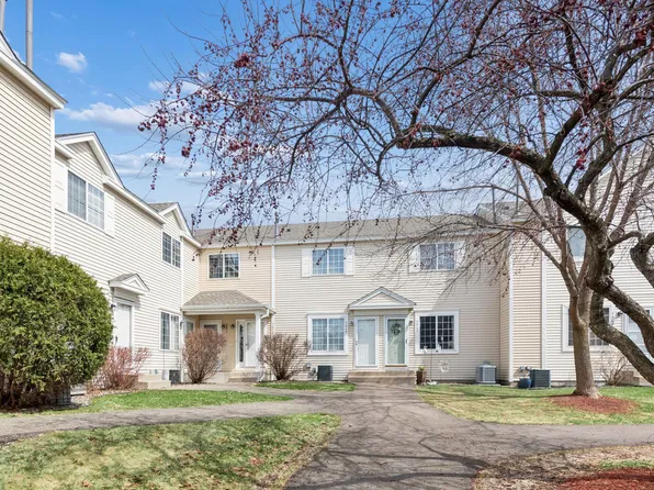 9060 Scarlet Globe Dr, Eden Prairie, MN 55347