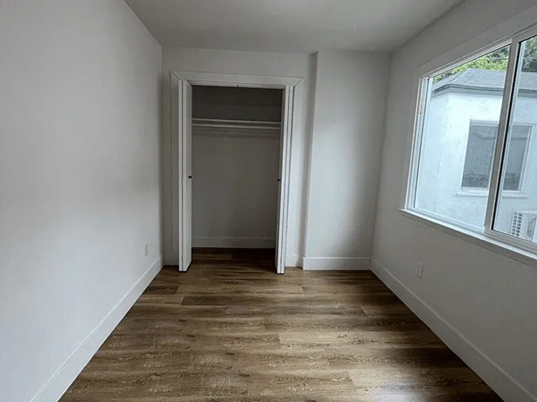 2519 E Monroe St — Photo 3