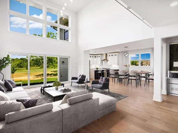 733 Eagleton Dr, Lake Geneva, WI 53147
