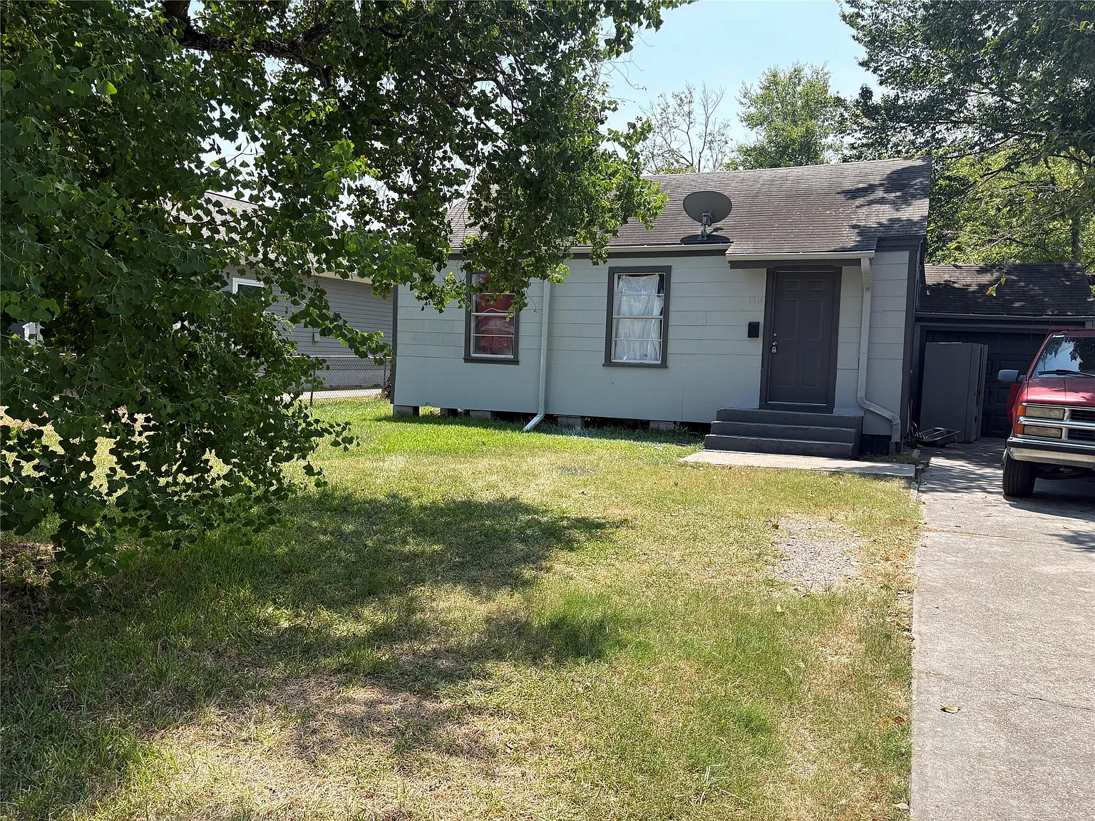2 bed, 1.0 bath, 754 sqft, $1,100 — Photo 2
