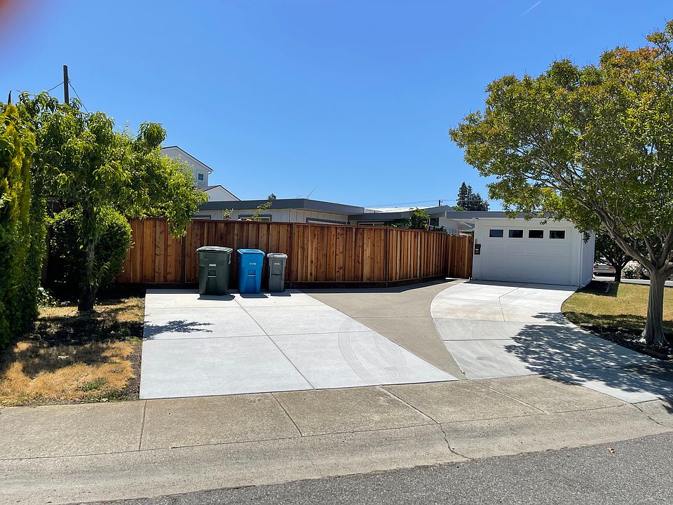 Front view, Gascoigne Dr.
