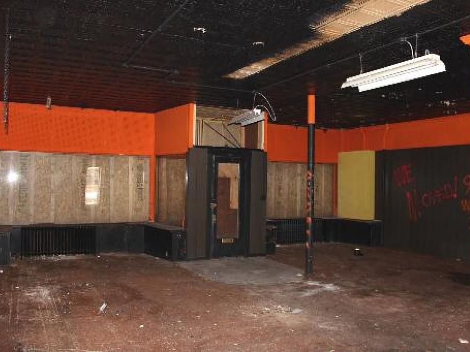 2nd image of 916 Washington St