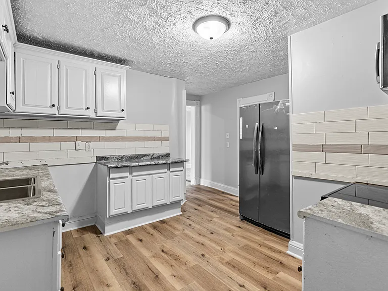 2124 Maple St — Photo 14