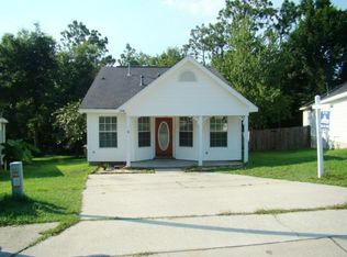 106 Wildflower Ln, Pensacola, FL 32514