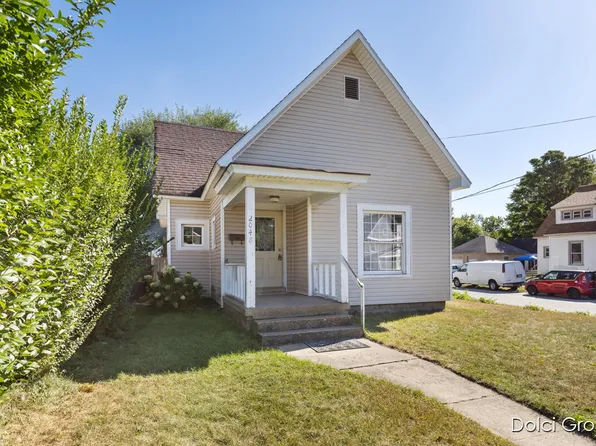 2048 Palace Ave SW, Grand Rapids, MI 49507