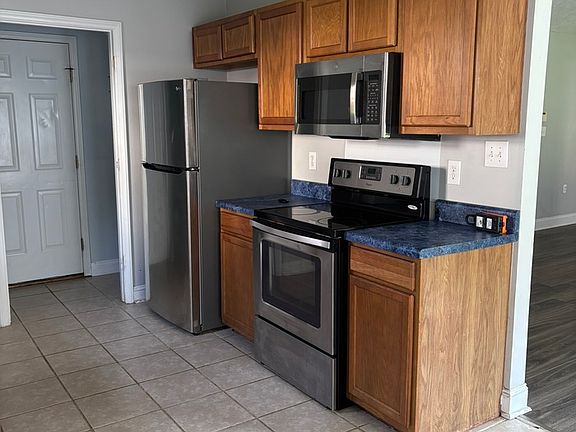 3rd image of 310 Hawthorn Dr