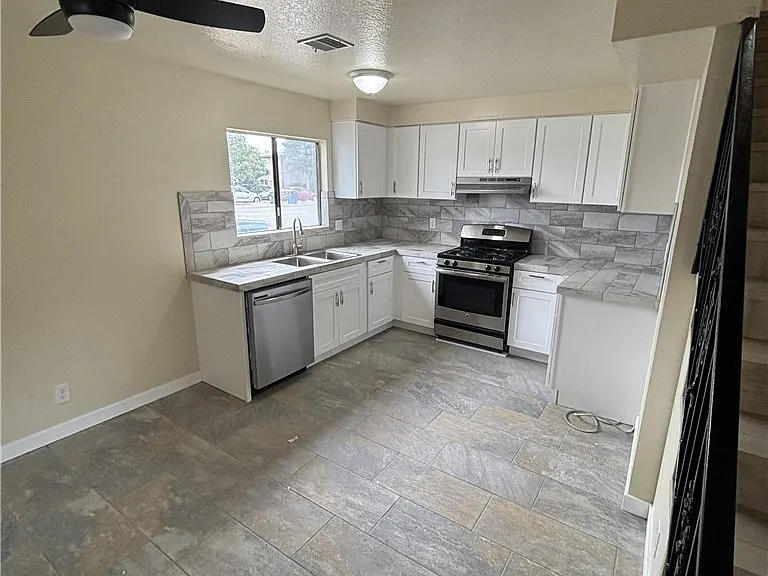 9229 Stewart And Gray Rd #A — Photo 4