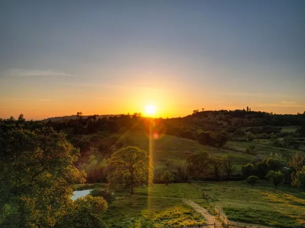 5215 Meadow View Ln, Auburn, CA 95602