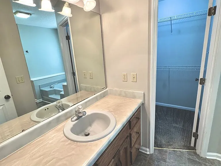 205 Oak Bluff Dr — Photo 29