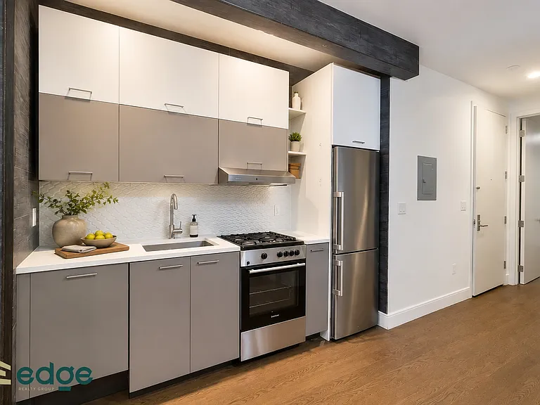 527 Knickerbocker Ave #2E — Photo 2