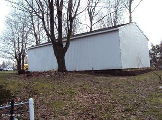 407 W Smith St, Buchanan, MI 49107
