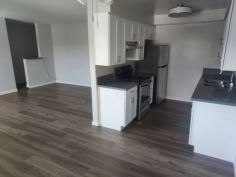 12313 Chandler Blvd — Photo 18