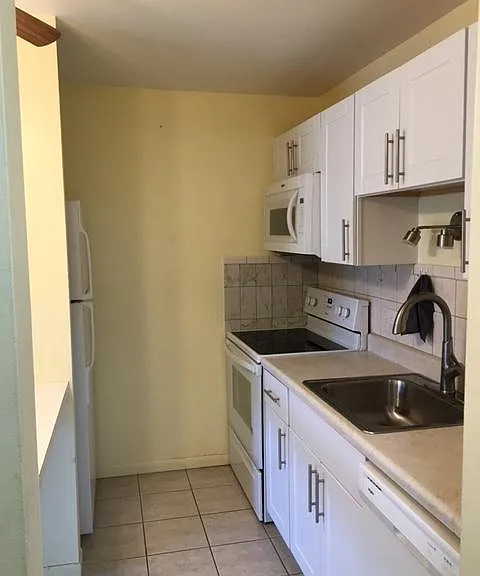 4 Villa Verde Dr #202 — Photo 4