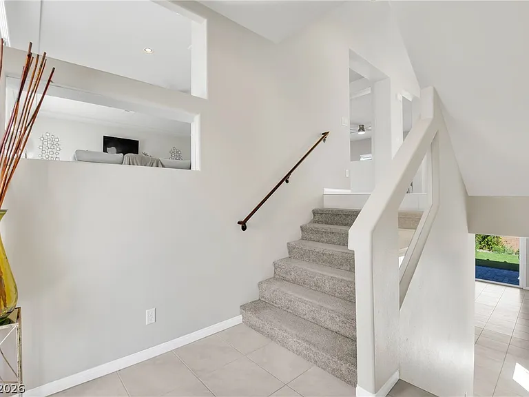 9770 Hawk Crest St — Photo 5
