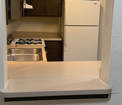 2nd image of 303 Alvarado Dr SE APT 2