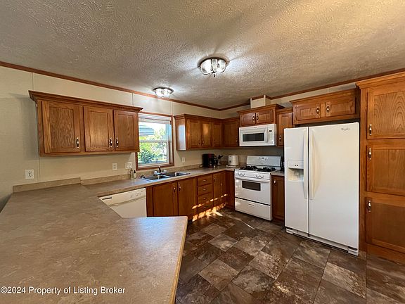 3rd image of 616 Palomino Ln