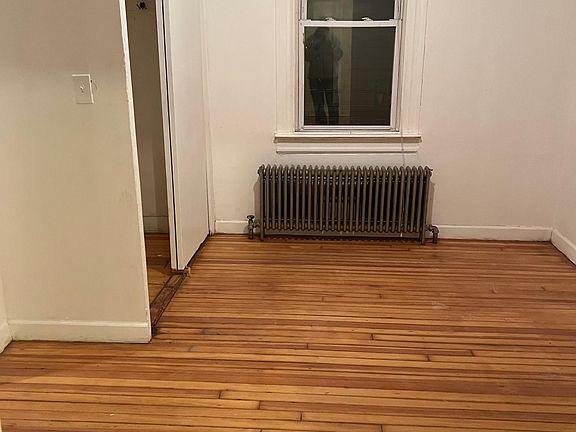 5th image of 35 Chester Pl #A