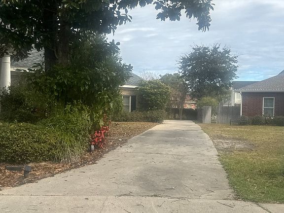 5th image of 2015 Rue Ulysse