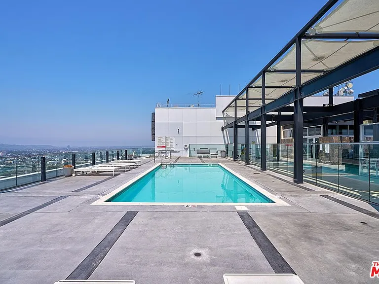3810 Wilshire Blvd #408 — Photo 40