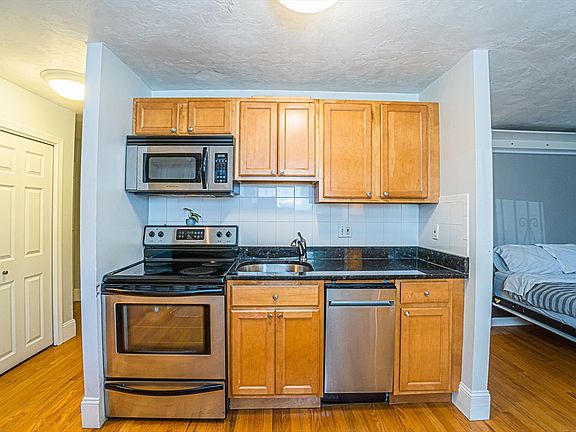 4th image of 7 Mortimer Pl APT 2