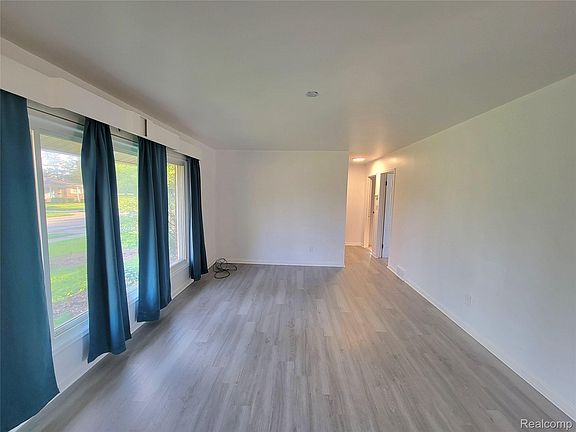 4th image of 3039 Pearl Ave