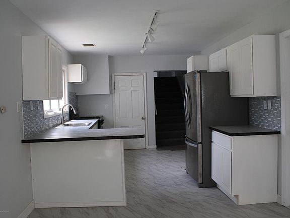 3rd image of 104 Wilson Ave