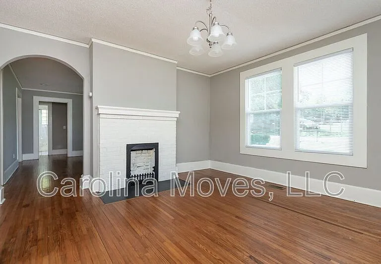 306 Powell St — Photo 7