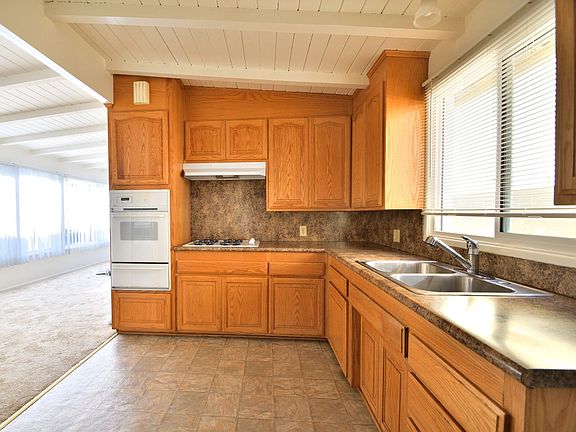 5th image of 524 Manhattan Beach Blvd #B