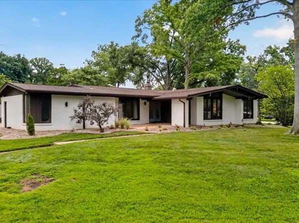 401 Andover Ln, Ballwin, MO 63011