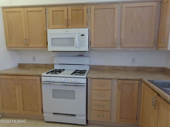 5th image of 566 W Riverdale Ct