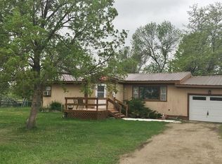 203 S Lonetree Ave, Blunt, SD 57522