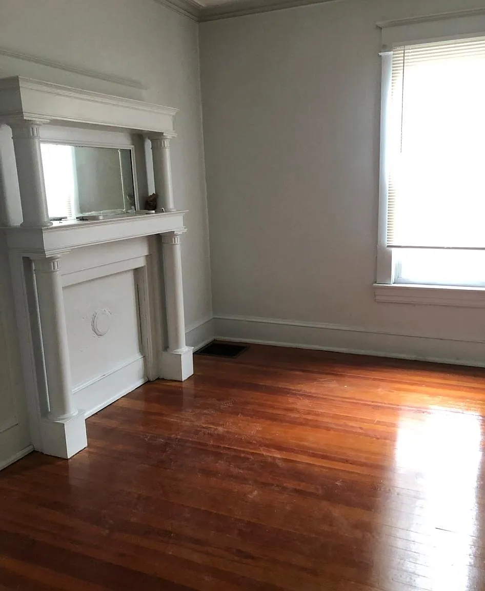 1102 Staunton Ave NW — Photo 2