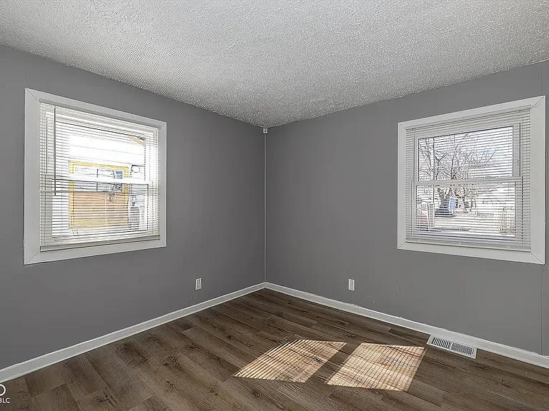 1148 Medford Ave — Photo 11