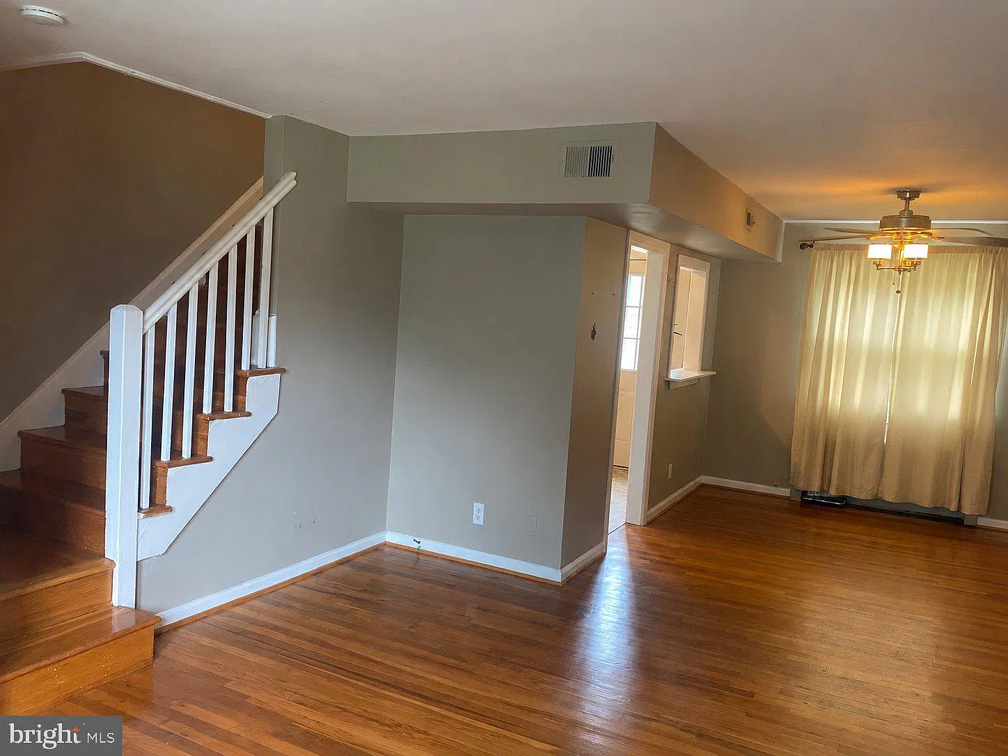 2 bed, 1.0 bath, 856 sqft, $1,800 — Photo 2
