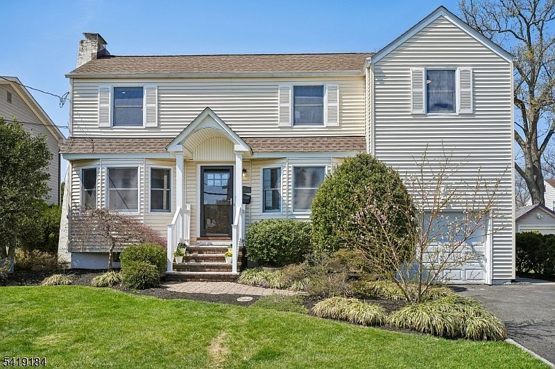 1st image of 325 Manor Ave