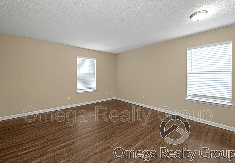 1932 2nd St NE #2 — Photo 2