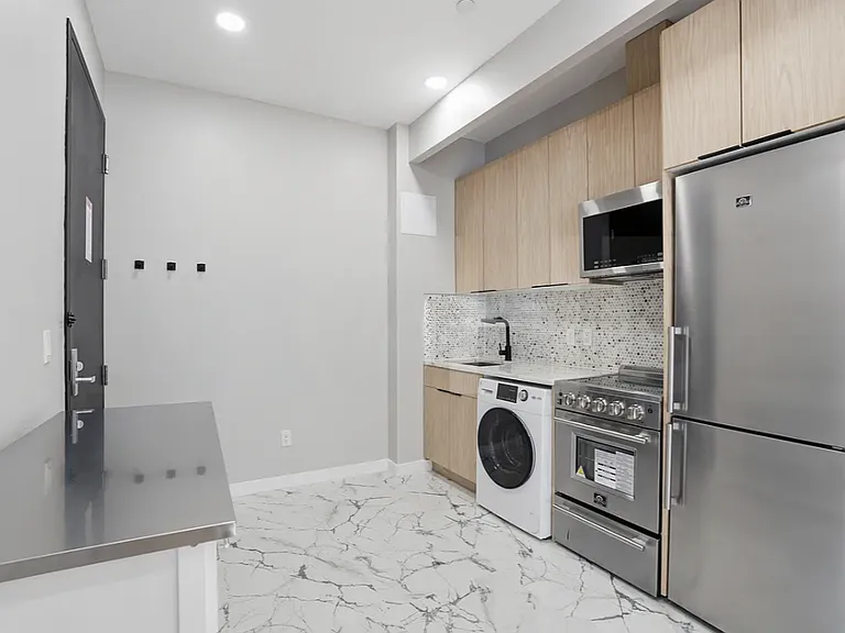 356 E 8th St #100 — Photo 9