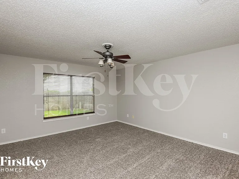 10125 Chapel Hill Ct — Photo 9