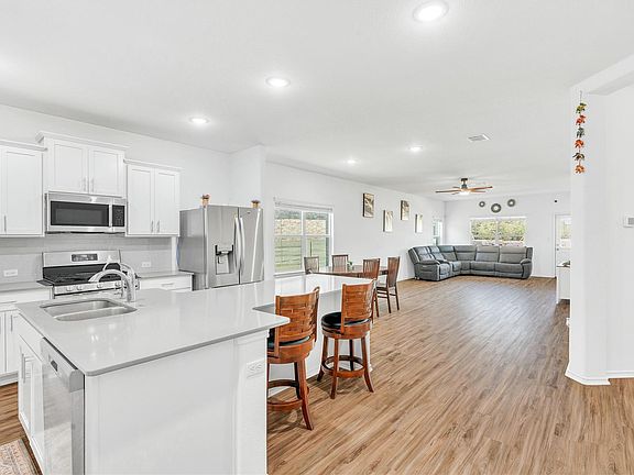 3rd image of 212 Flint Mountain Rd