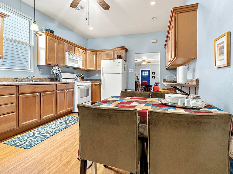 335 Angela St — Photo 14