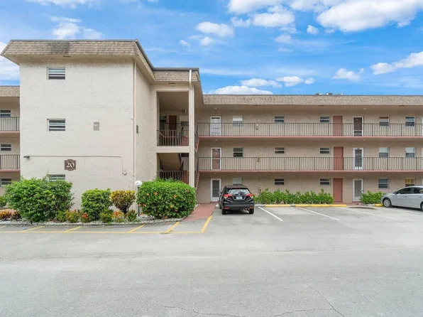 721 Lori Drive #207, Palm Springs, FL 33461