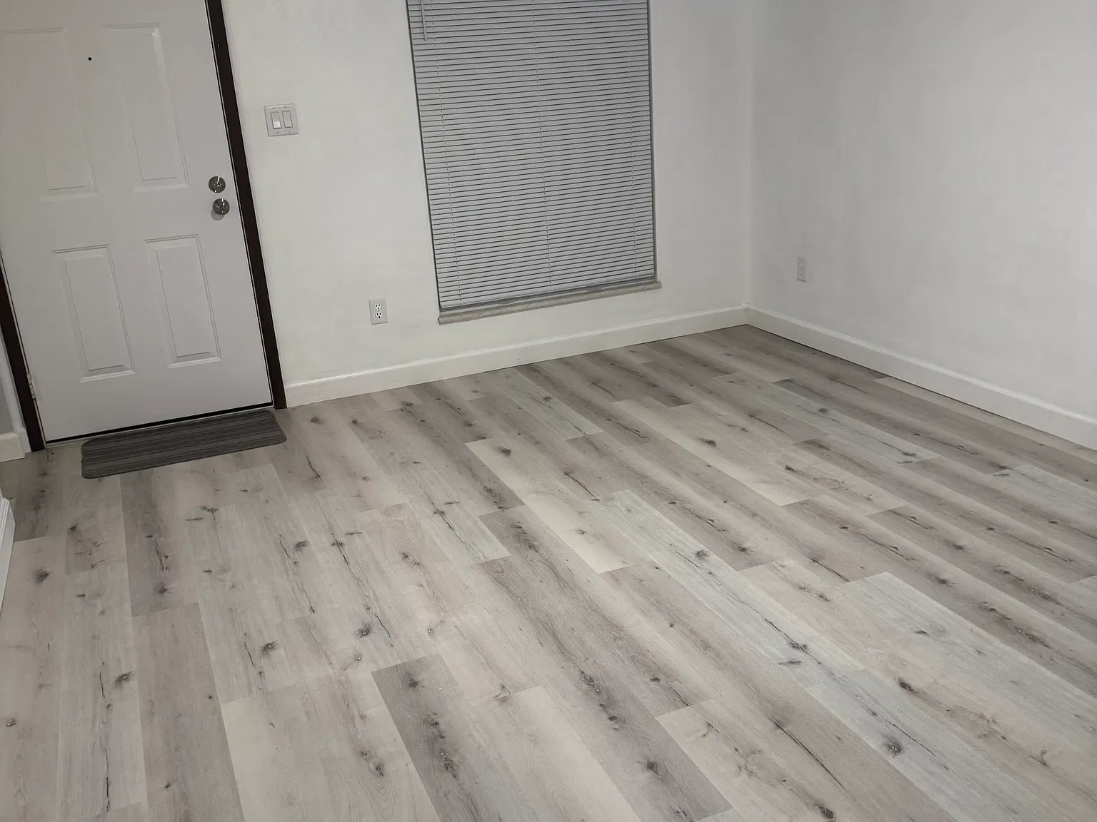 3 bed, 975 sqft, $1,200 — Photo 2