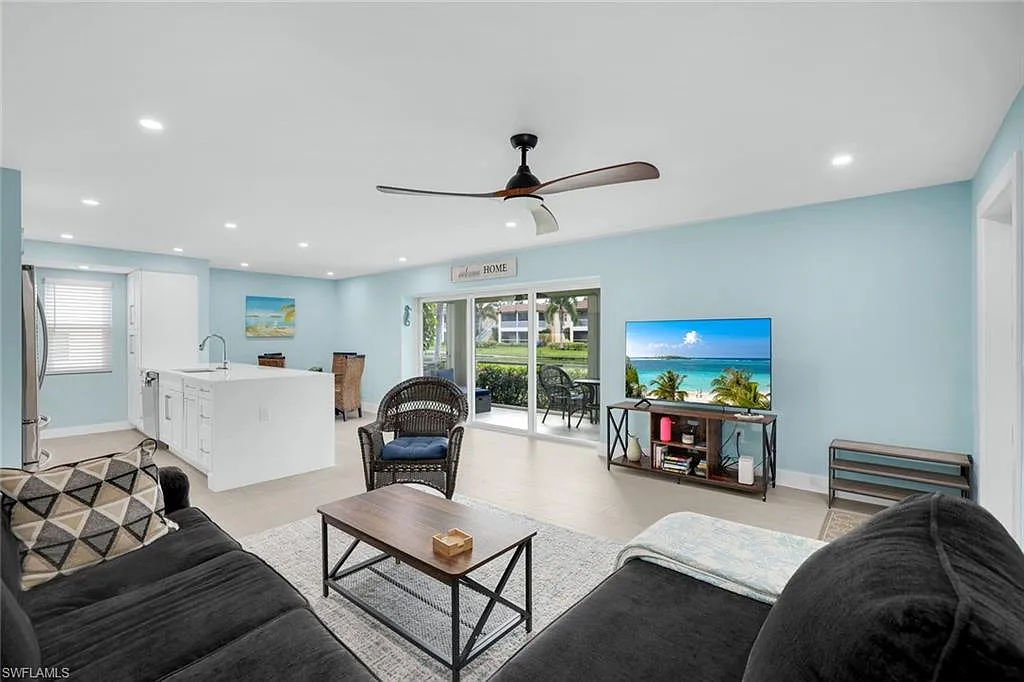 2 bed, 2.0 bath, 1062 sqft, $5,300 — Photo 3