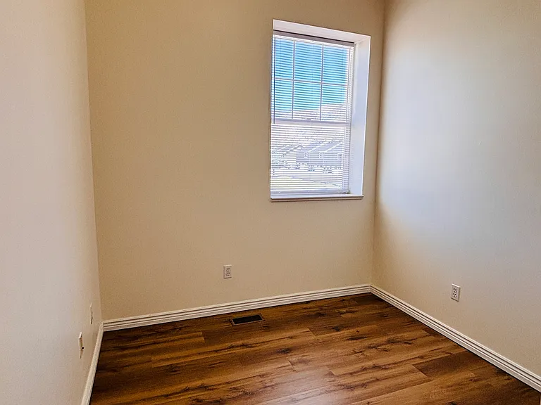 302 E Yellow Feather Dr — Photo 11