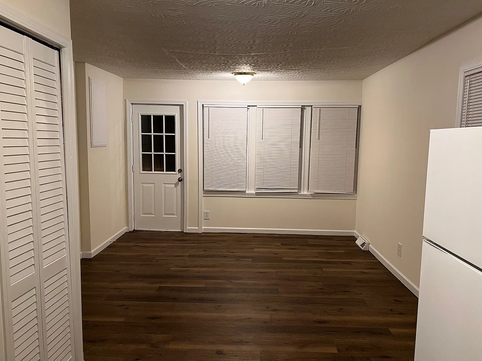2 bed, 700 sqft, $1,200 — Photo 2