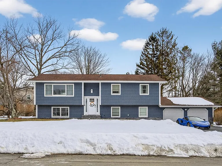 4 Millard Cir — Photo 3