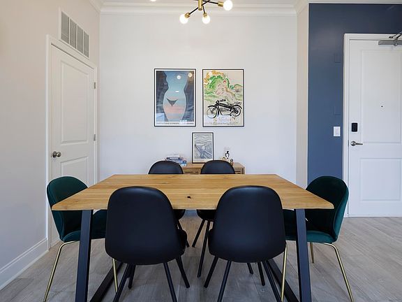 4th image of 601 Main St APT 517