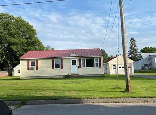 7 E Houghton St, Madison, ME 04950