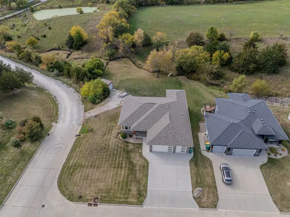 926 S 9th Ave, Winterset, IA 50273